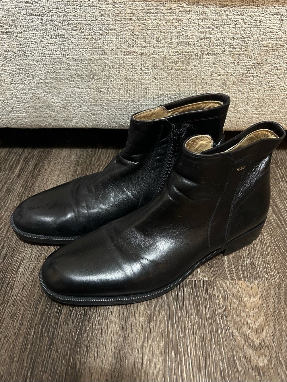 Bally Women’s 8.5 D Black Leather Side-Zip Ankle Boots Rilievo